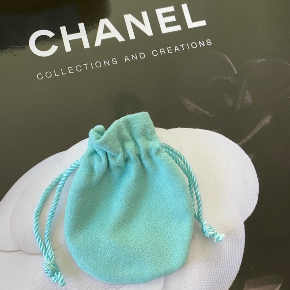 ✨Dainty Pearl Ring✨ - Picture 4 of 4